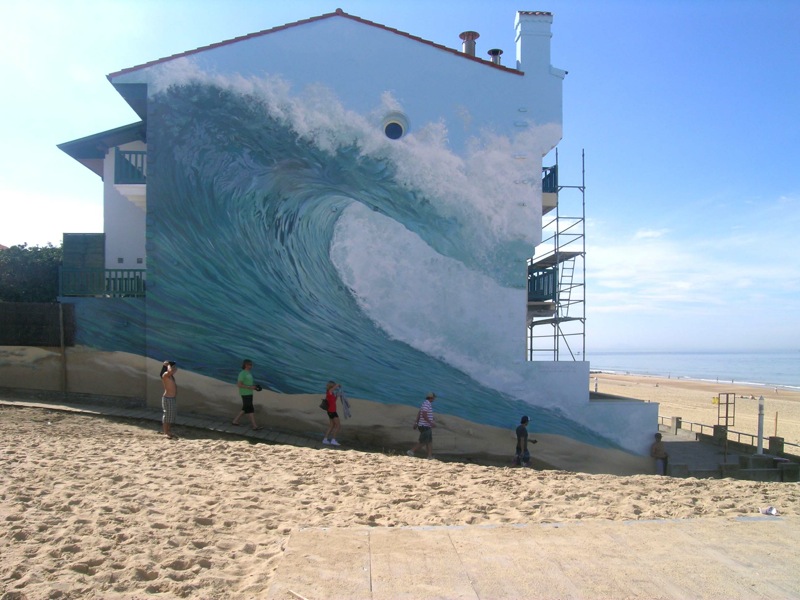 À l’ombre de la grande vague