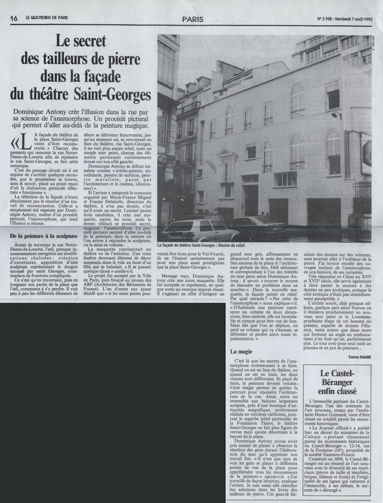 Le Quotidien de Paris. Le secret des tailleurs de pierre dans la façade du Théâtre Saint-Georges à Paris. Anamorphose.